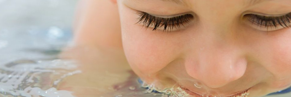 Влияет ли жесткая водопроводная вода на риск появления экземы у младенцев?